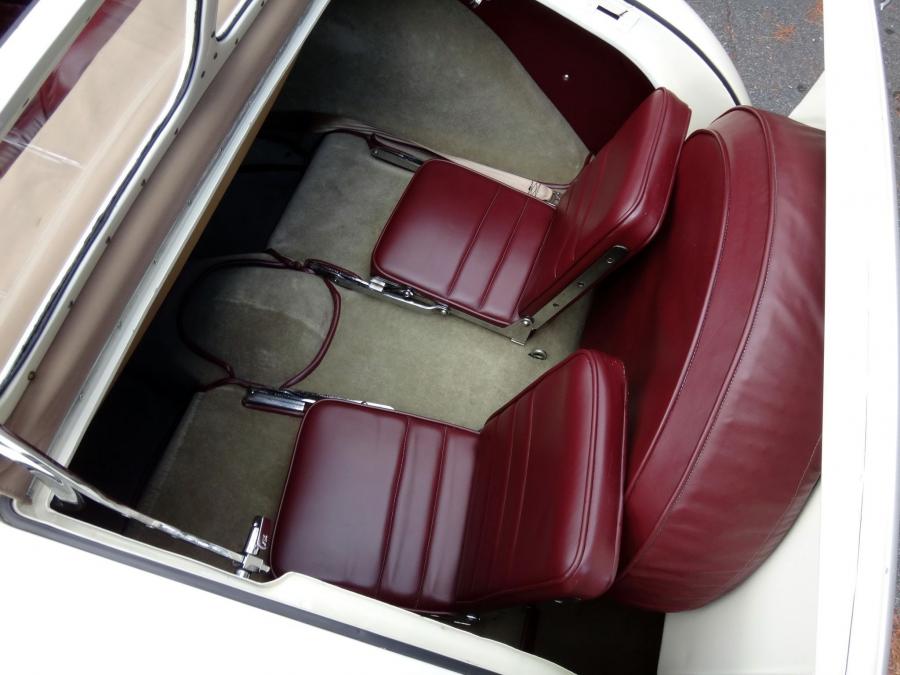 Интерьер Triumph 2000 Roadster (TRA) 1948 года  (фото 13 из 18)